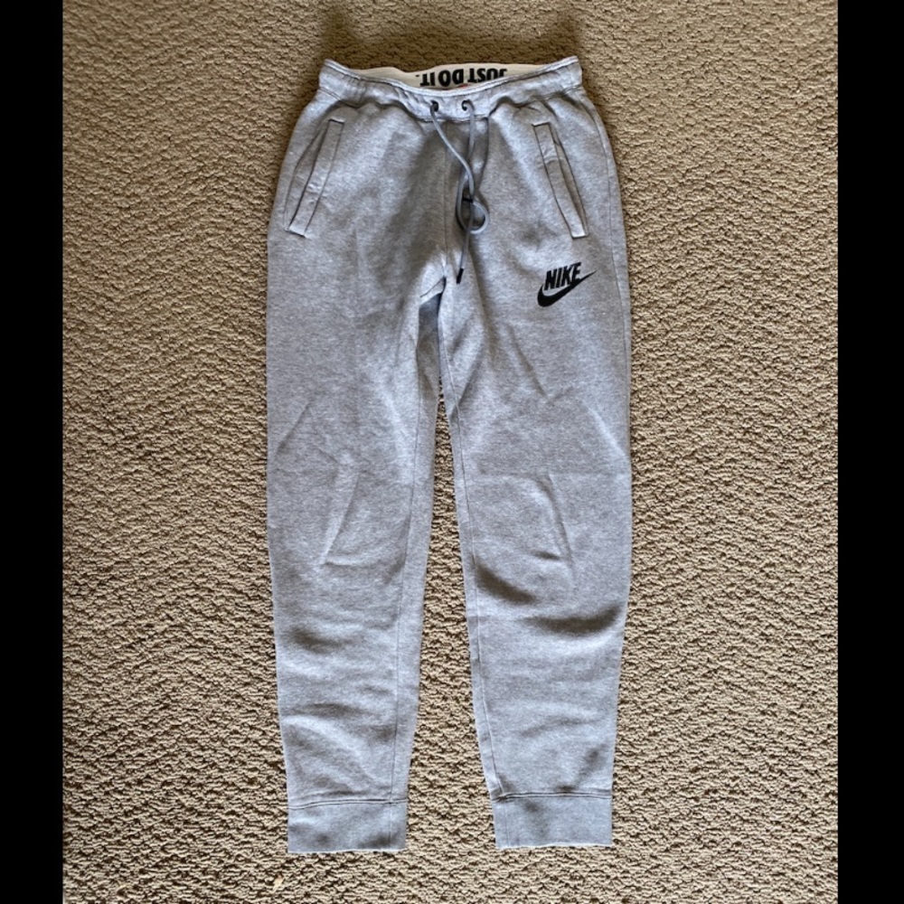 Gray Nike Jogger Sweatpant - size S